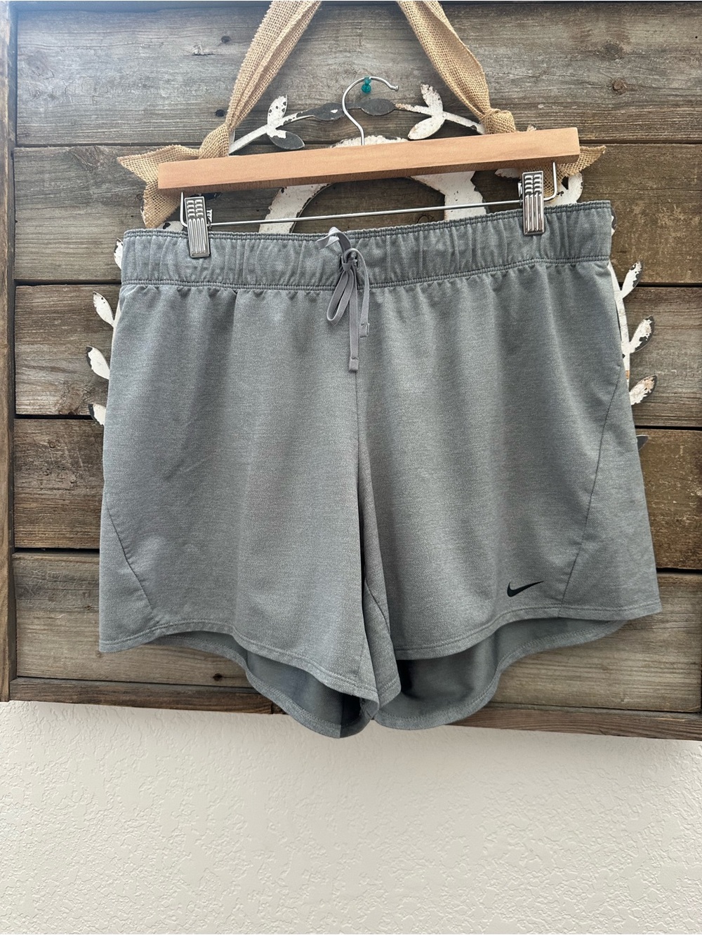 Nike Dri-fit Women's Gray Performance Shorts 5” size Large‎